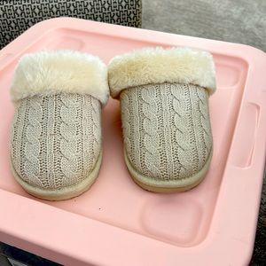 Dream Pairs slippers
